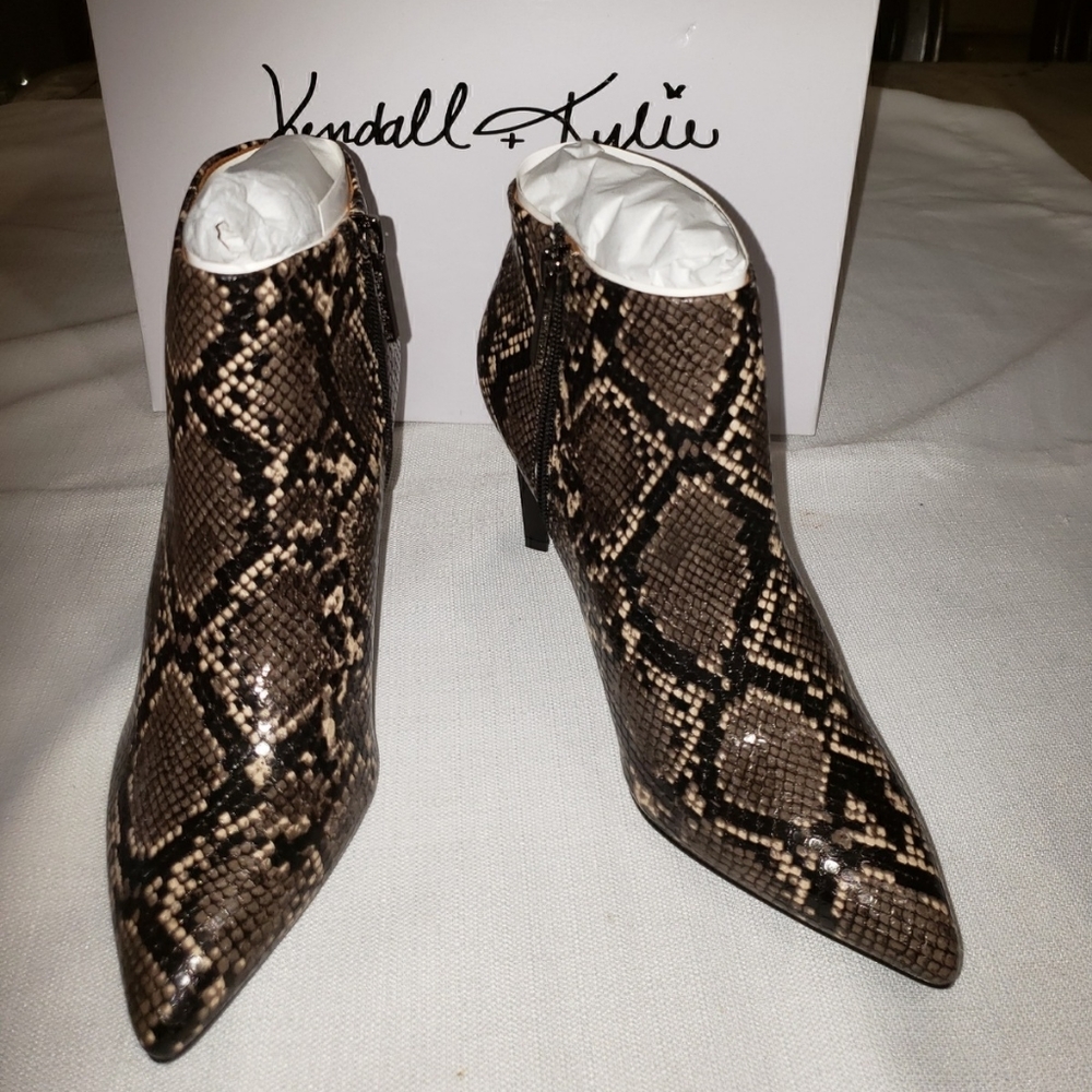 Kendall + Kylie Snake Print Stilleto Boots 🆕️